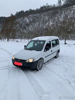 Opel combo-c  1.4 benzín  16v  5 místné - 1