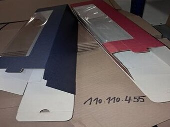 dárková krabička červená s oknem