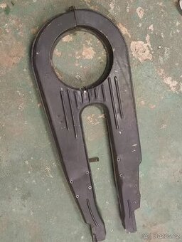 Kryt řetězu ČZ 471 472 250 350 Smolík