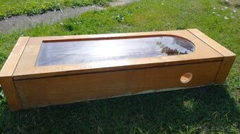 Dřevěná prosklená bedna na hodiny