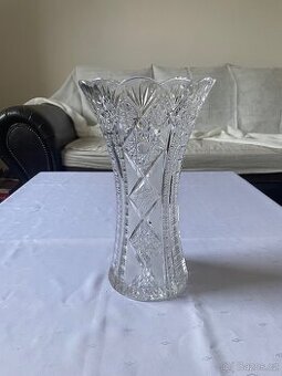 Velká broušená skleněná váza – výška 31 cm