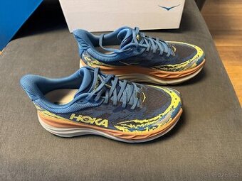 Nové běžecké boty HOKA Stinson 7 M Foggy Night / Cardamom