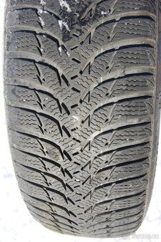 Zimní 205/60R16 KUMHO, 2ks, vzorek 5-6mm, dobré na dojetí