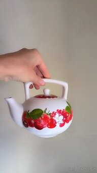 Porcelanova konvicka