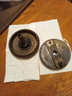 Jawa Perak- rozeta a štít