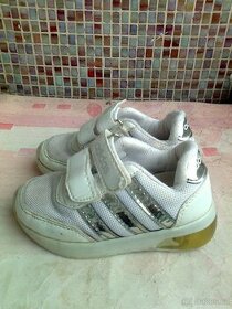 Adidas vel 22
