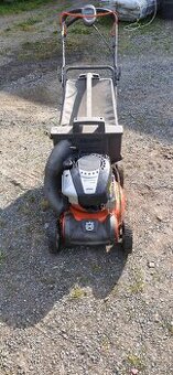 Sekačka s pojezdem Husqvarna