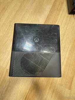 Xbox 360 s Kinectem + 15 her + Disney Infinity
