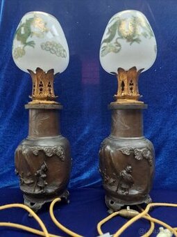 Dvě bronzové lampy