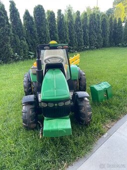 Dětský elektrický traktor John Deere s přívěsem (Peg Perego)