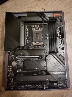 MSI MAG Z690 TOMAHAWK DDR4 sc 1700