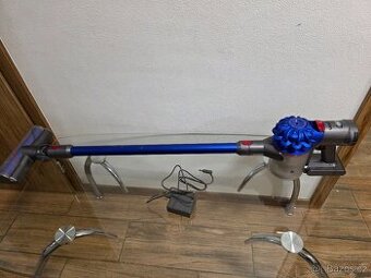 Dyson V7 Motorhead s nabíječkou