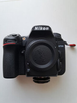 Nikon D7500