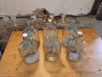 Demižony pravděpodobně 5l