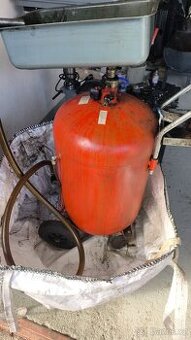Olejová odsávačka se zásobníkem na cca. 80 l.