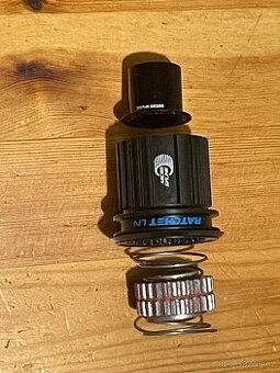 DT Swiss Ratchet LN ořech Shimano Microspline