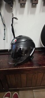 Otevřená přilba. AGV