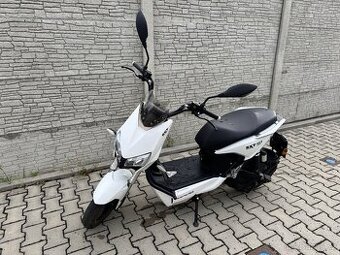 SXT Z3 (Yadea) elektroskútr r.v. 2019, jen 2 268 km