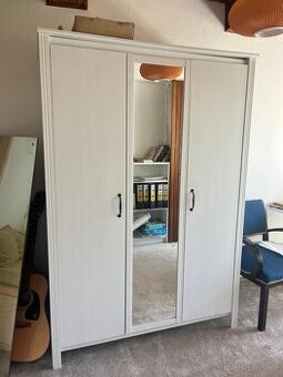 Skříň IKEA bila