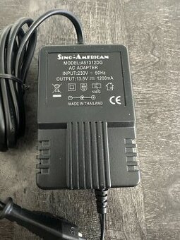 Síťový napájecí AC Adaptér 100-240V - 13,5V 1200mA