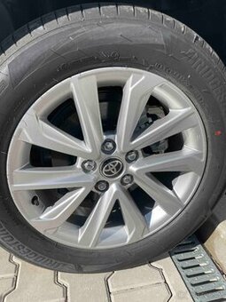 Nové letní  pneumatiky Bridgestone 215/60 R17