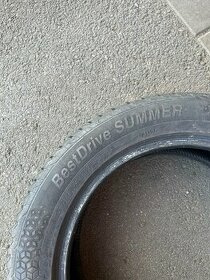 Prodám letní pneu 215/55R17