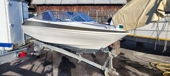 LOD KAJUTOVA BAYLINER 1851 CAPRI S PRIVESEM