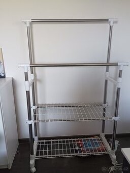 Stojan na oblečení nastavitelný