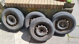 Prodám kompletní sadu zimních pneumatik NOKIAN WR D3