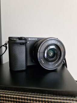 Sony Alpha A6400 + 16-50mm objektiv + SD karta