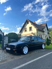 BMW e30 coupe