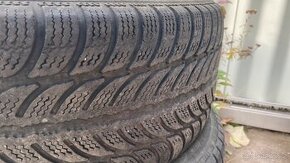 Pneu 225/55 R16 - 1