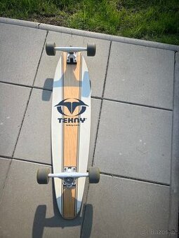 Longboard Tekny – stylový cruiser na léto