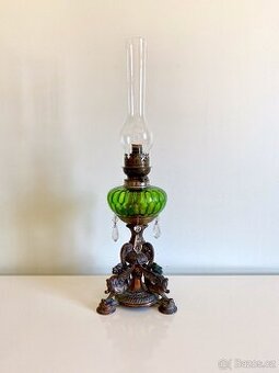 Starožitná figurální petrolejová lampa petrolejka