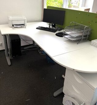 Rohový psací stůl Ikea business