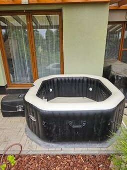 Vířivka Intex se salinátorem