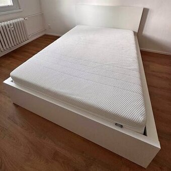 Postel Ikea Malm 140 x 200