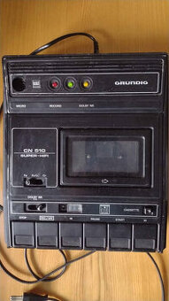 Kazeťák Grundig + sluchátka Tectronic