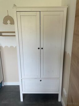Postýlka, skříň a přebalovací pult IKEA Sundvik