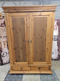 Šatní skříň borovice