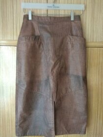 Dámská kožená sukně s předním rozparkem a předními kapsami