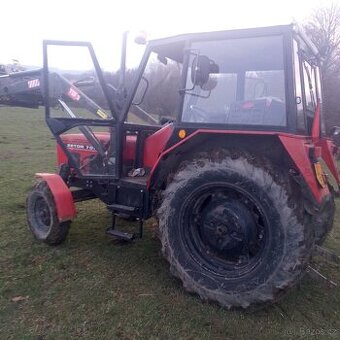 7011 SPZ a TP s čelním nakladačem vidle a lopata