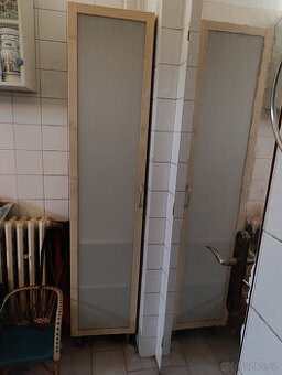 Skříň / skříňka vysoká