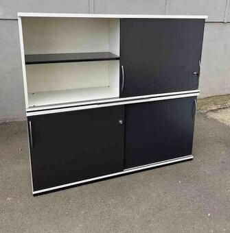 Kancelářská skříň