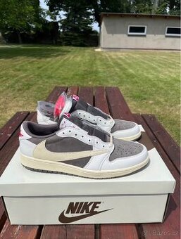 Air Jordan 1 Low Travis Scott Reverse Mocha