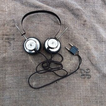 Sluchátka k rádiu vysilačce