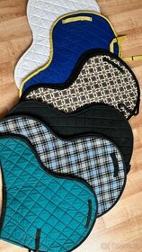 Ručně šité podsedlové dečky, sedlové dečky