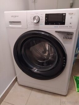 Prodám předem plněnou pračku Whirlpool na 9 kg prádla.