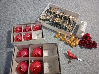 Vánoční osvětlení a skleněné ozdoby