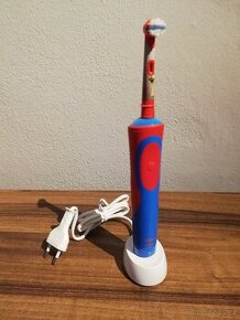 Elektrický zubní kartáček Braun Oral-B 3767